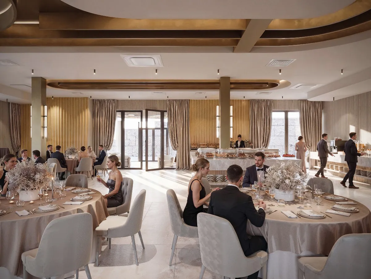 Elegancka sala weselna z okrągłymi stołami, udekorowana kwiatami, z gośćmi ubranymi na formalną okazję.