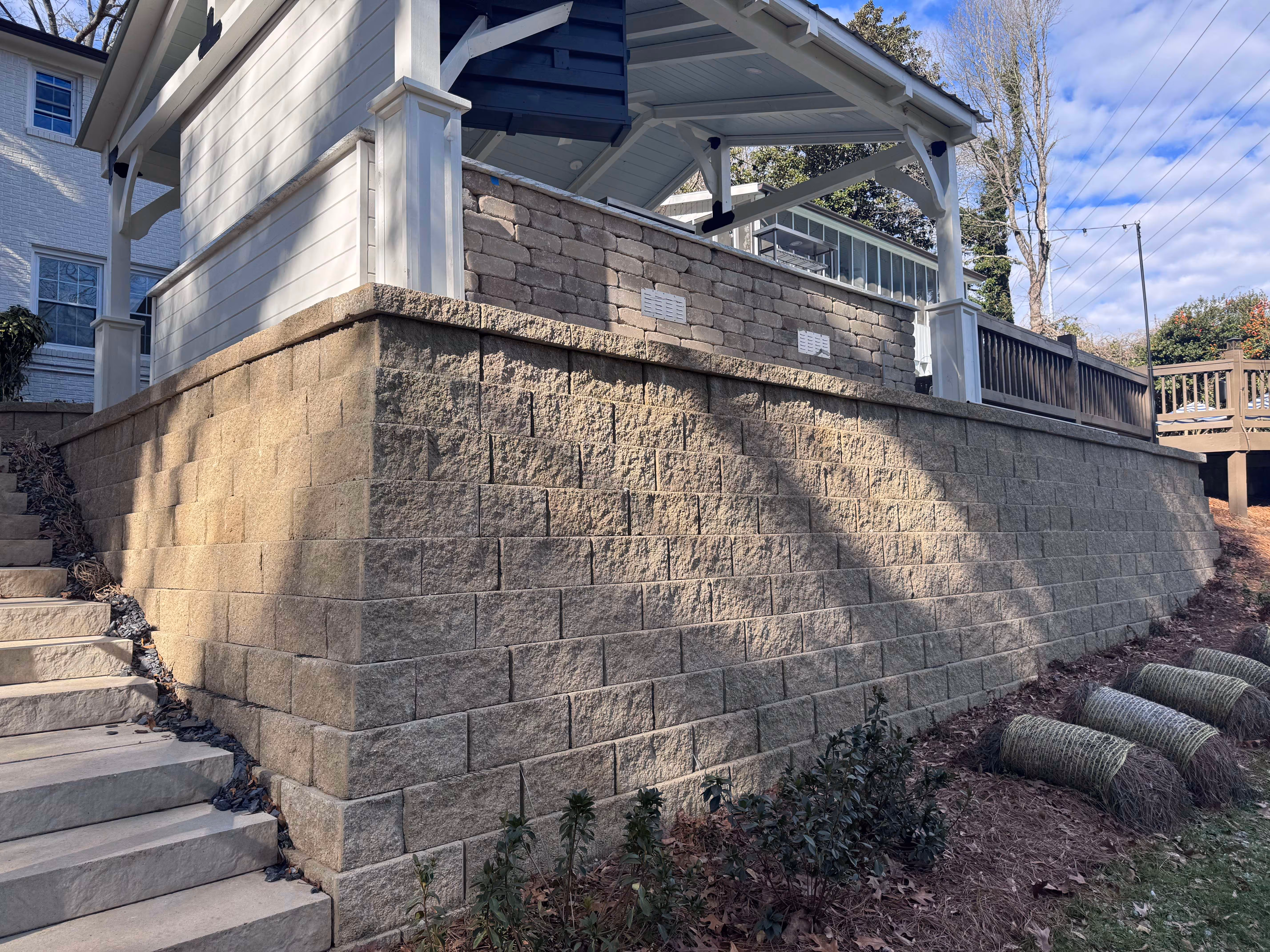 modular retaining wall beneath outdoor kitchen and patio