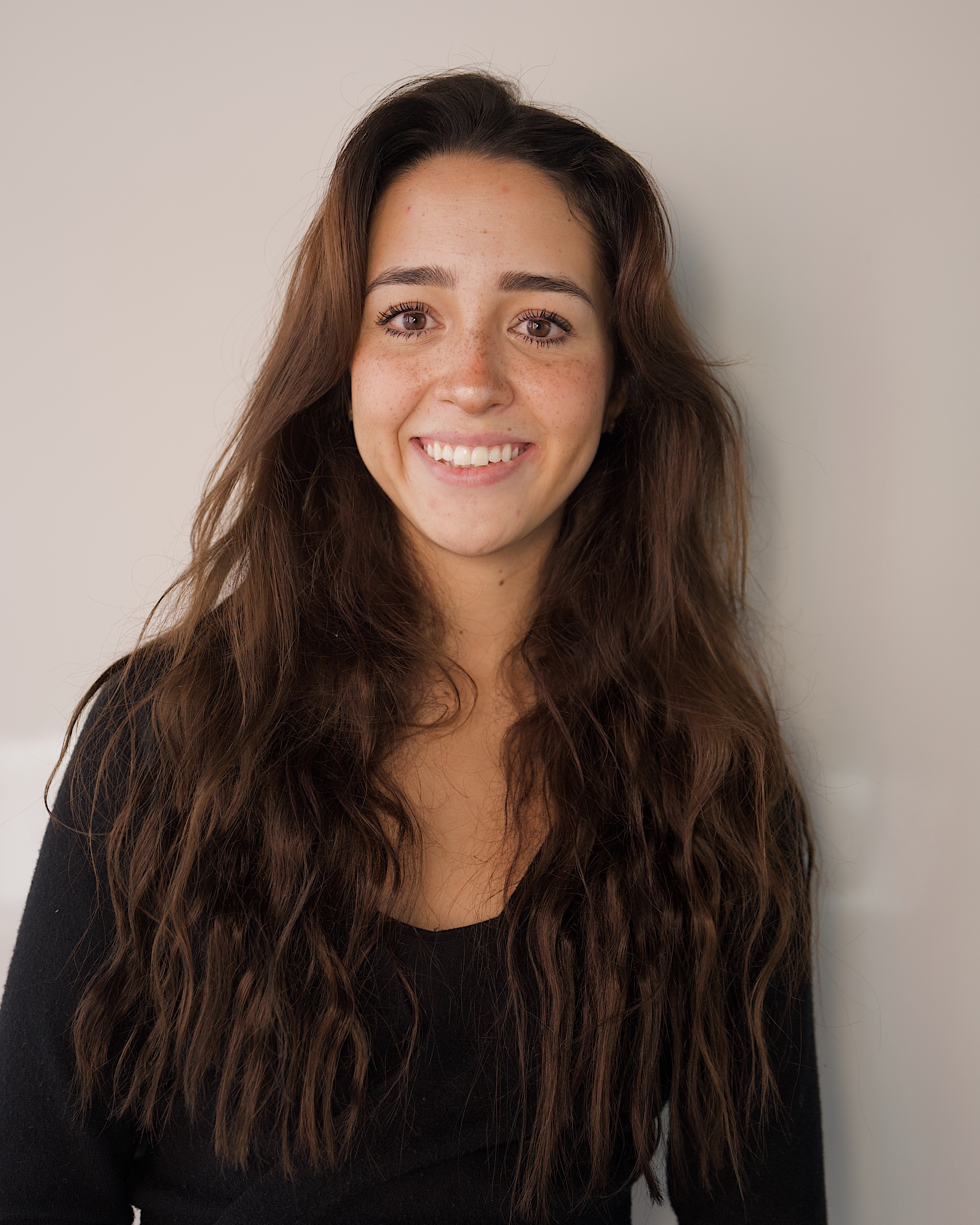 Giulia fundadora y profesora de yoga en Alaya Studio enfocada en conexión y bienestar integral en Alaya Studio Zona Esmeralda