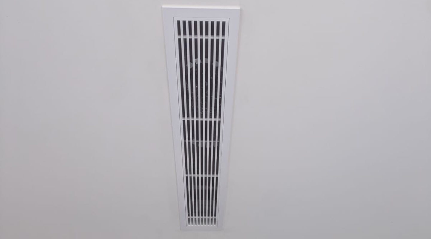 Ceiling-mounted linear slot air diffuser for commercial ventilation