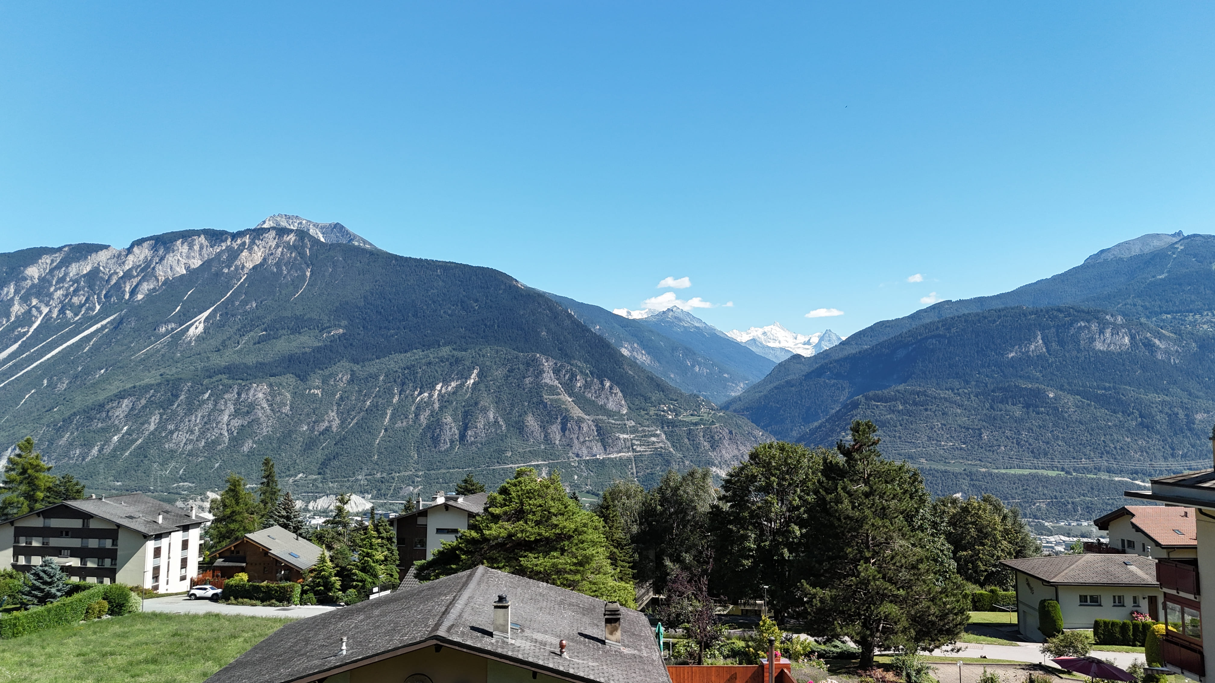 Appartement en terrasse de 4.5 pièces avec une situation privilégiée et une vue panoramique