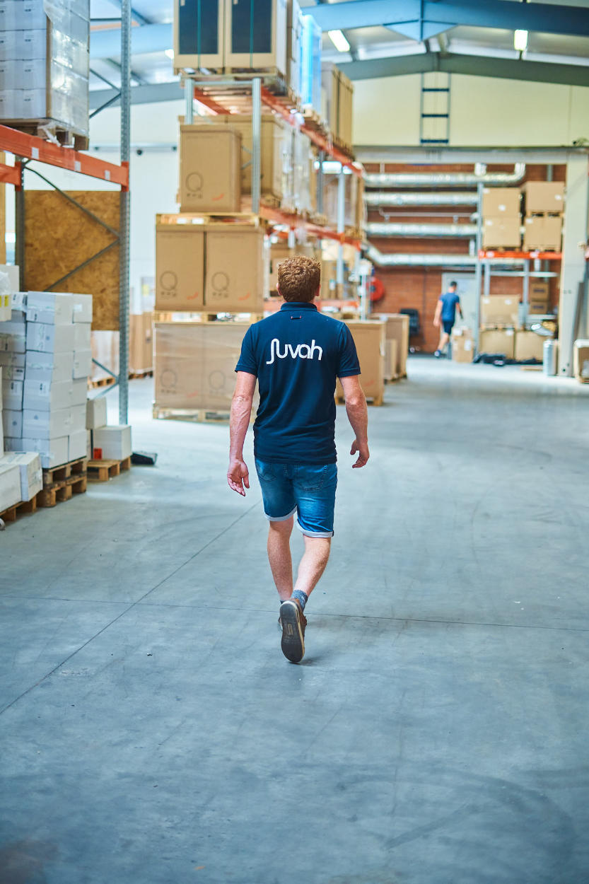 Medewerker in magazijn