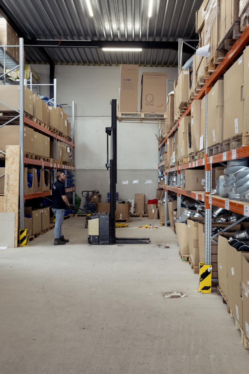 Magazijnmedewerker met vorklift