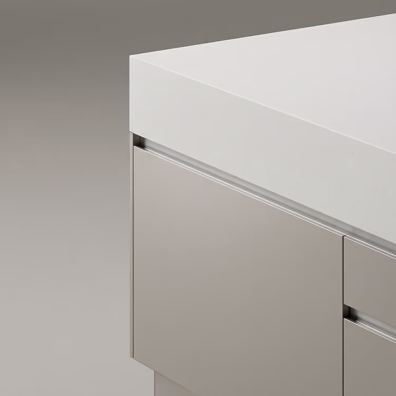 Moderne Küchenschränke mit glatter grauer Oberfläche und weißer Arbeitsplatte.