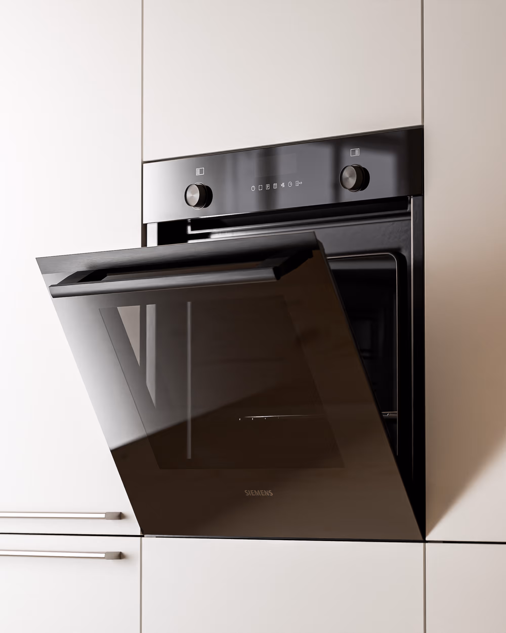 Eingebauter Siemens-Backofen mit halb geöffneter Glastür in moderner weißer Küche.