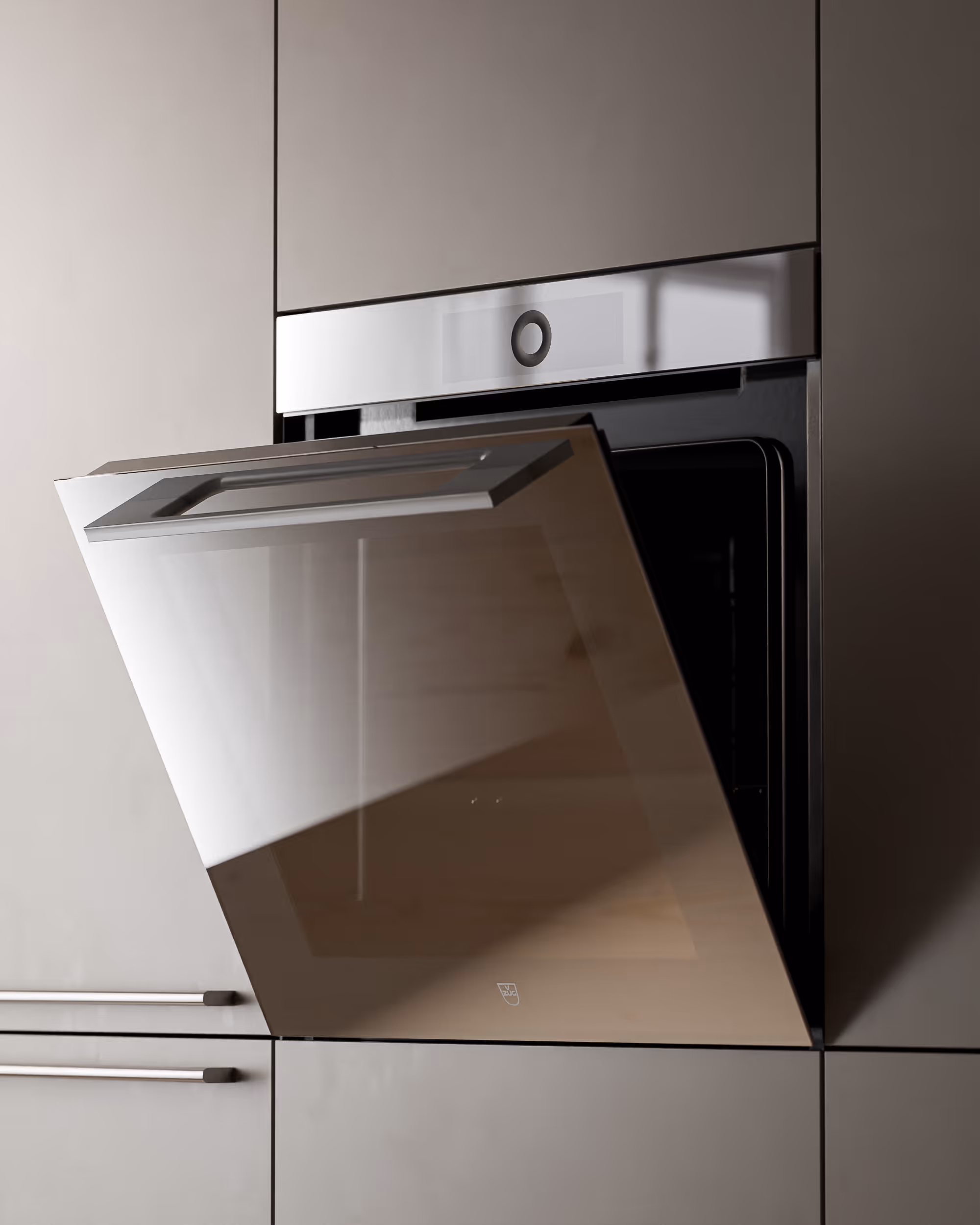Moderner Einbaubackofen mit halb geöffneter Glastür in grauer Küche.