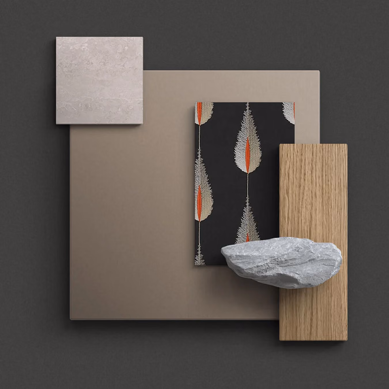 Anordnung von Materialien: ein Stein, Holzplatte, beigefarbene Fläche und ein schwarzes Muster mit Blattdesign.