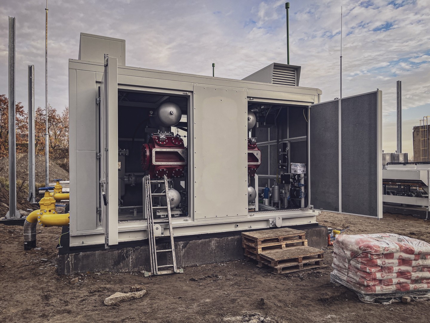Gas compressor maintenance on site installation