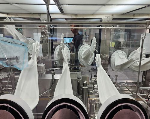 Damgaard Solutions aseptic isolator specialists