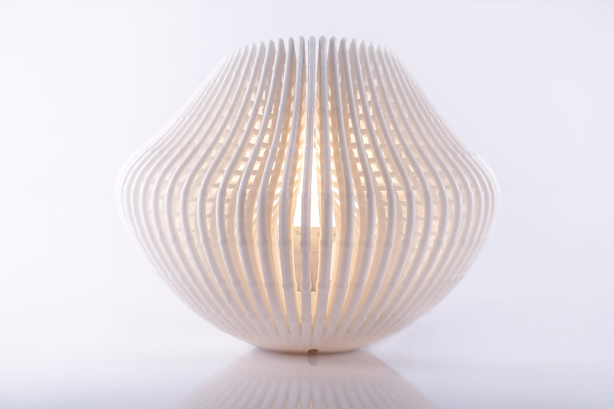 Ribbed 3D-printed Tutuncka lamp generated through a computational design system.