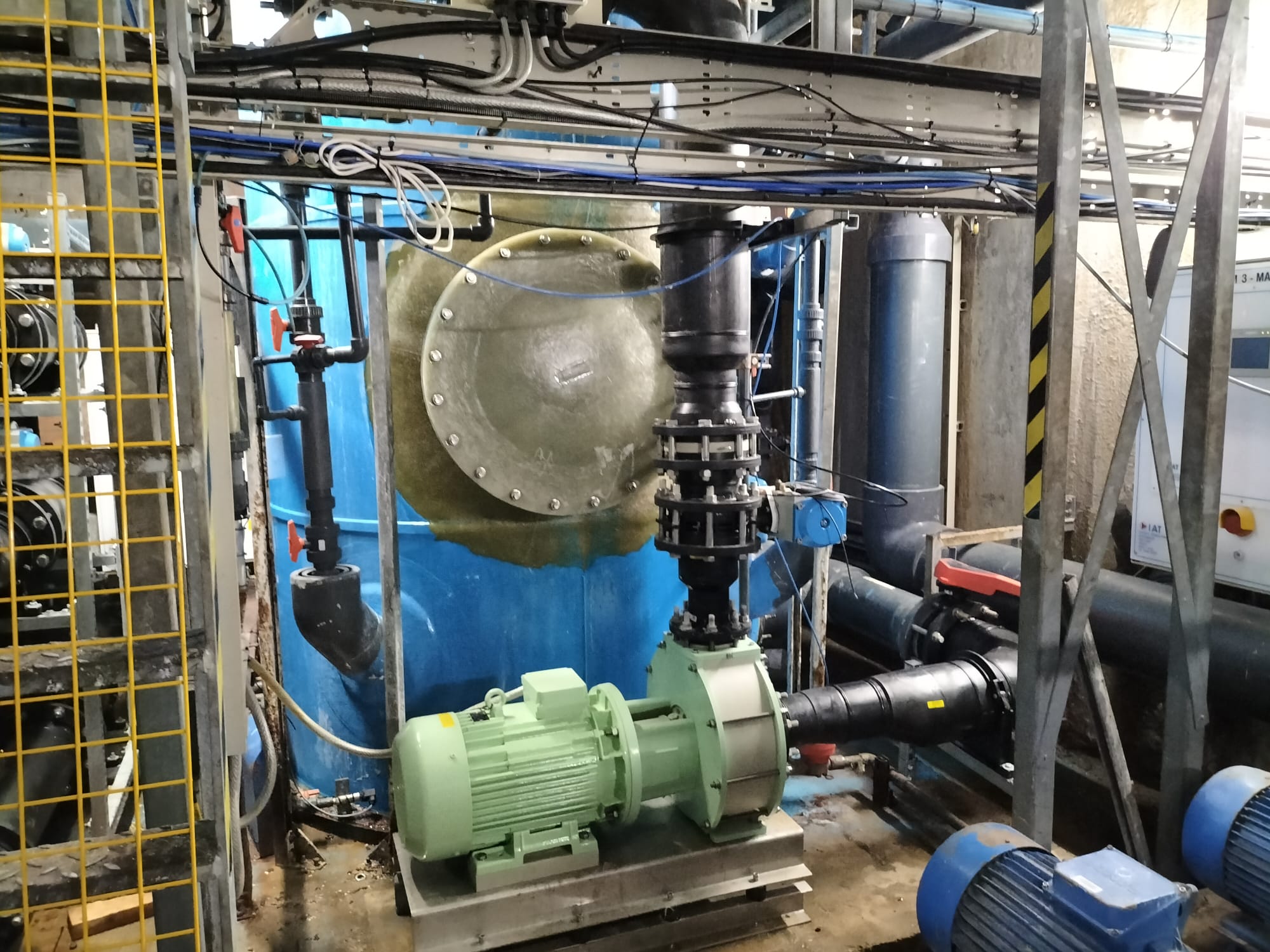 Levering en montage van hoog-efficiente kunststof pompen en filters - RDW Processing