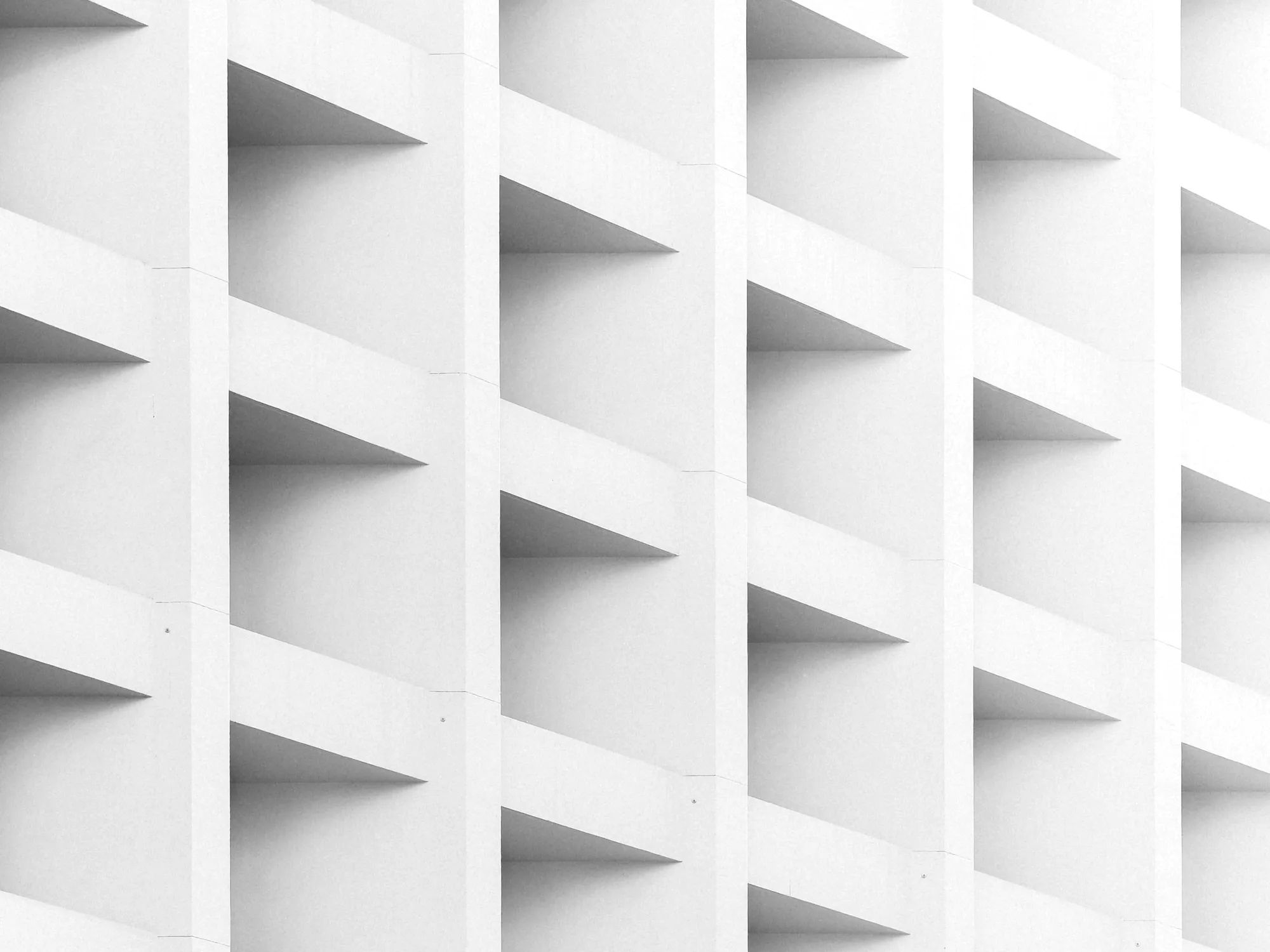 Linie i geometria nowoczesnej budowli – doradztwo restrukturyzacyjne w AGP Group.