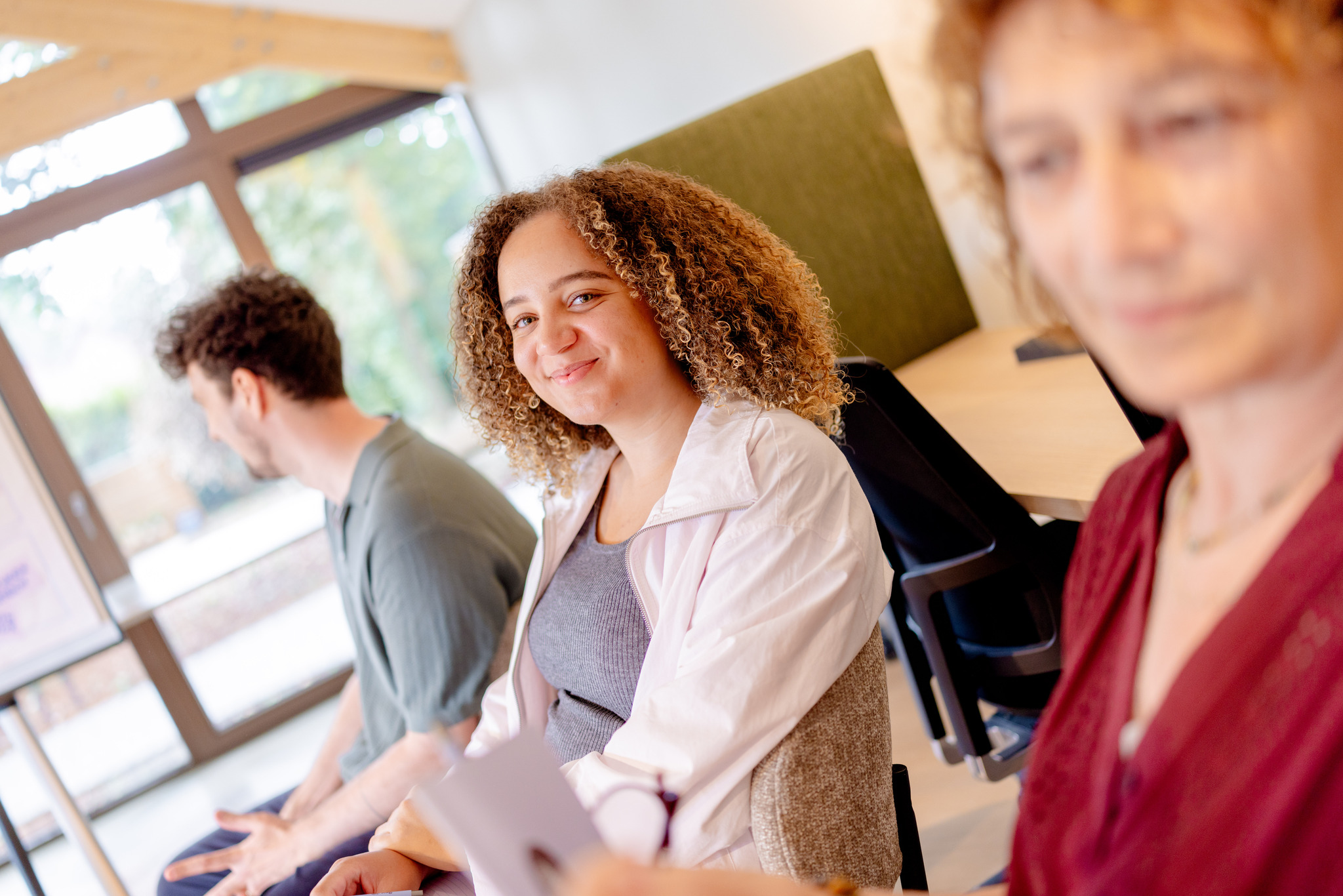Adviseur in gesprek tijdens een training van KSG