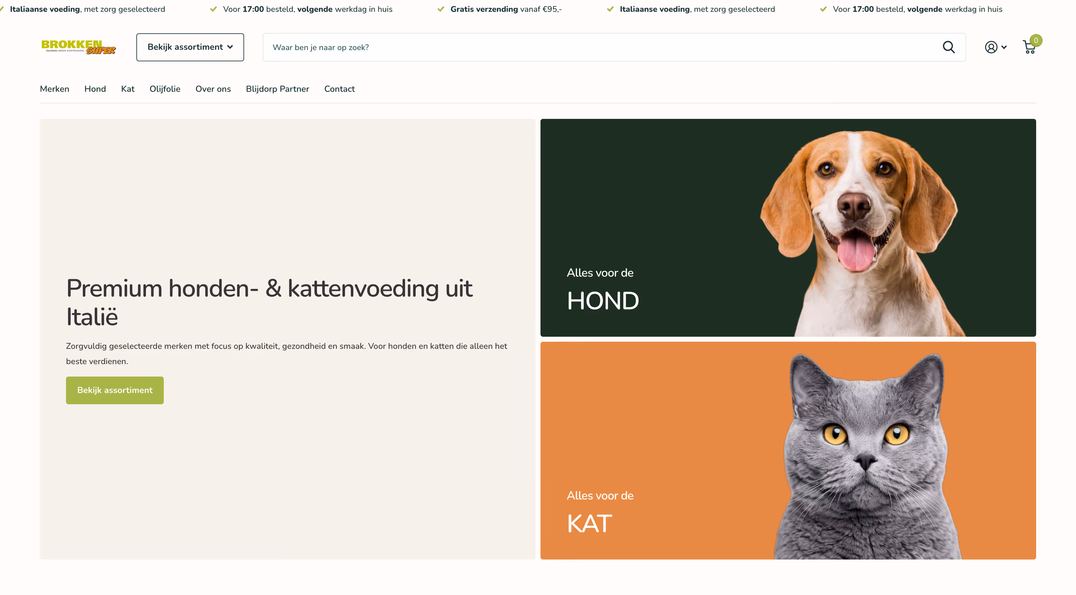 Lachende hond op groene achtergrond en grijze kat op oranje achtergrond, naast tekst over Italiaanse diervoeding.
