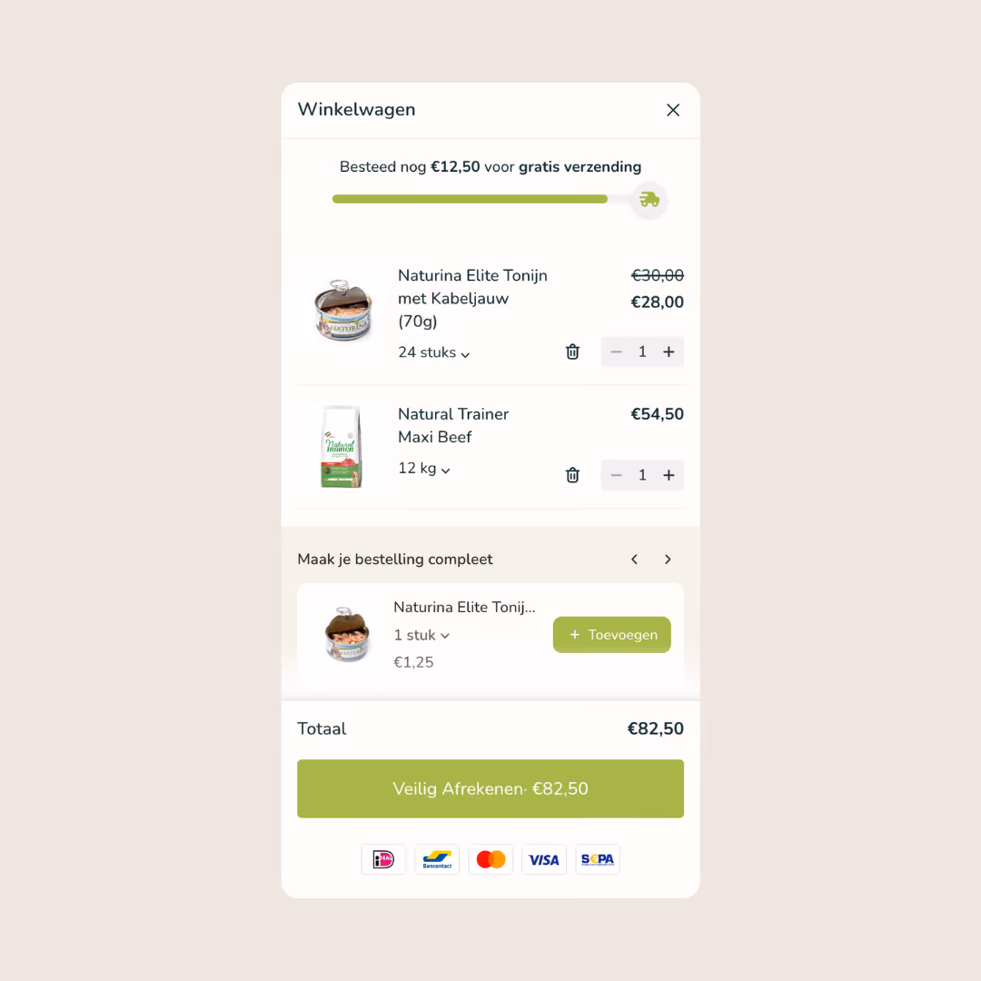 Winkelwagen toont twee dierenvoedselproducten met prijzen en een totaal van €82,50 voor veilige betaling.