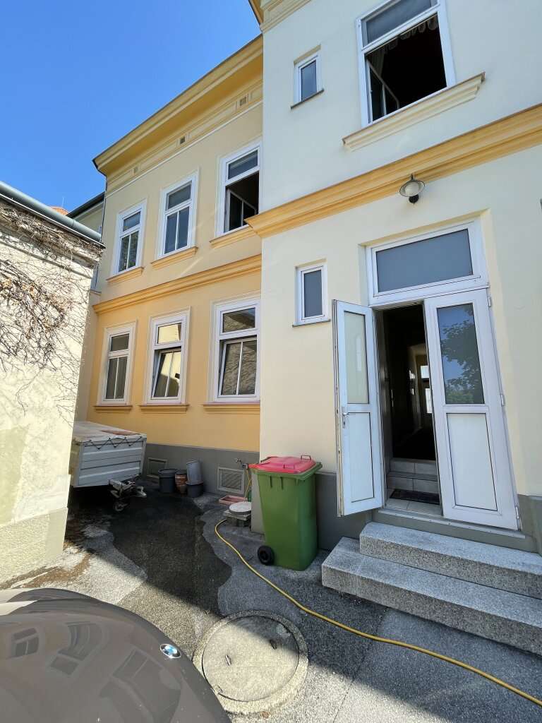 Gründerzeit-Fassade Stockerauer Straße 61, Korneuburg – historische Architektur mit ornamentalen Details