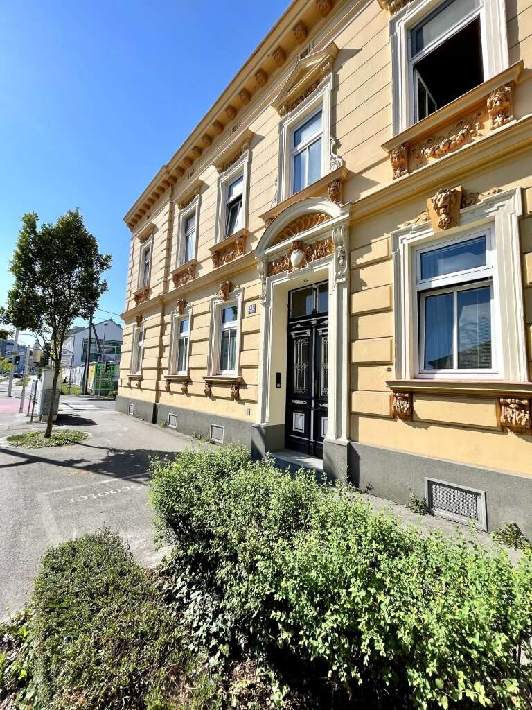 Seitenansicht des Altbaus Stockerauer Straße 61, Korneuburg