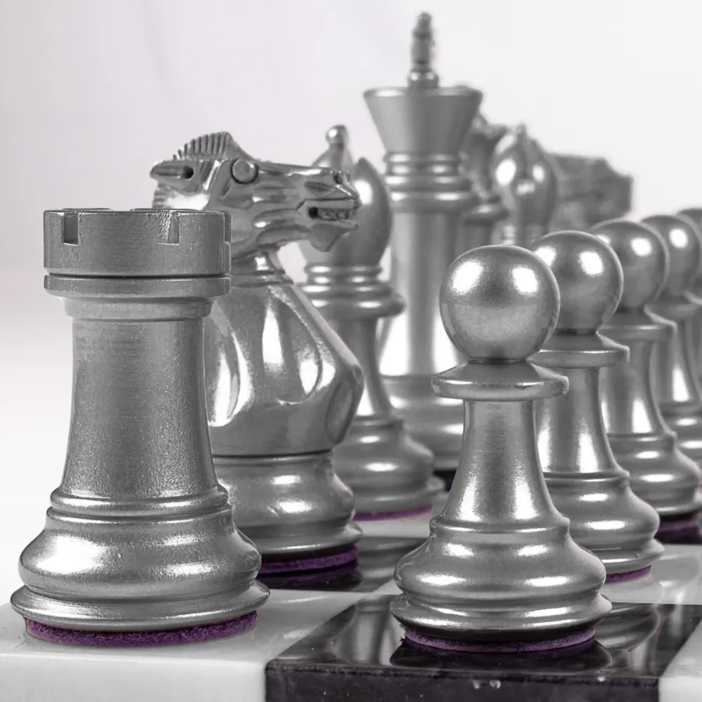 Purling's Bold Jubilee Chess Set platinum side