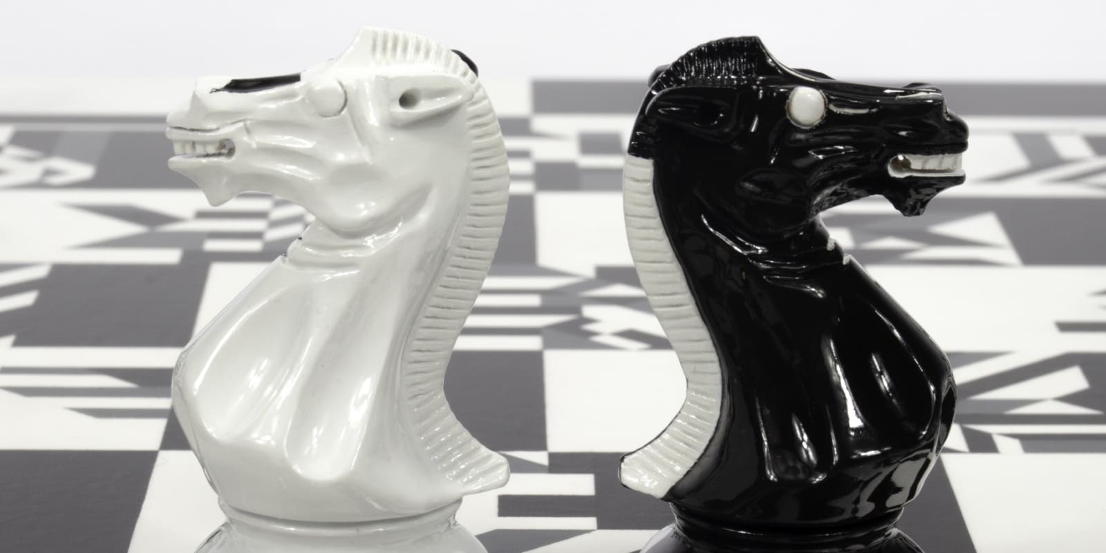 Dazzle Dawn Chess Set