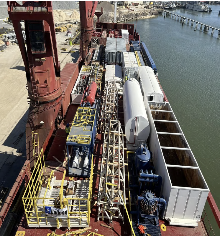 Rig mast section lifted by crane onto a breakbulk vessel