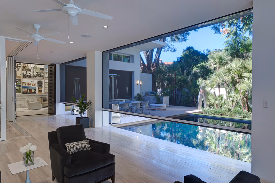 Motorized retractable screen