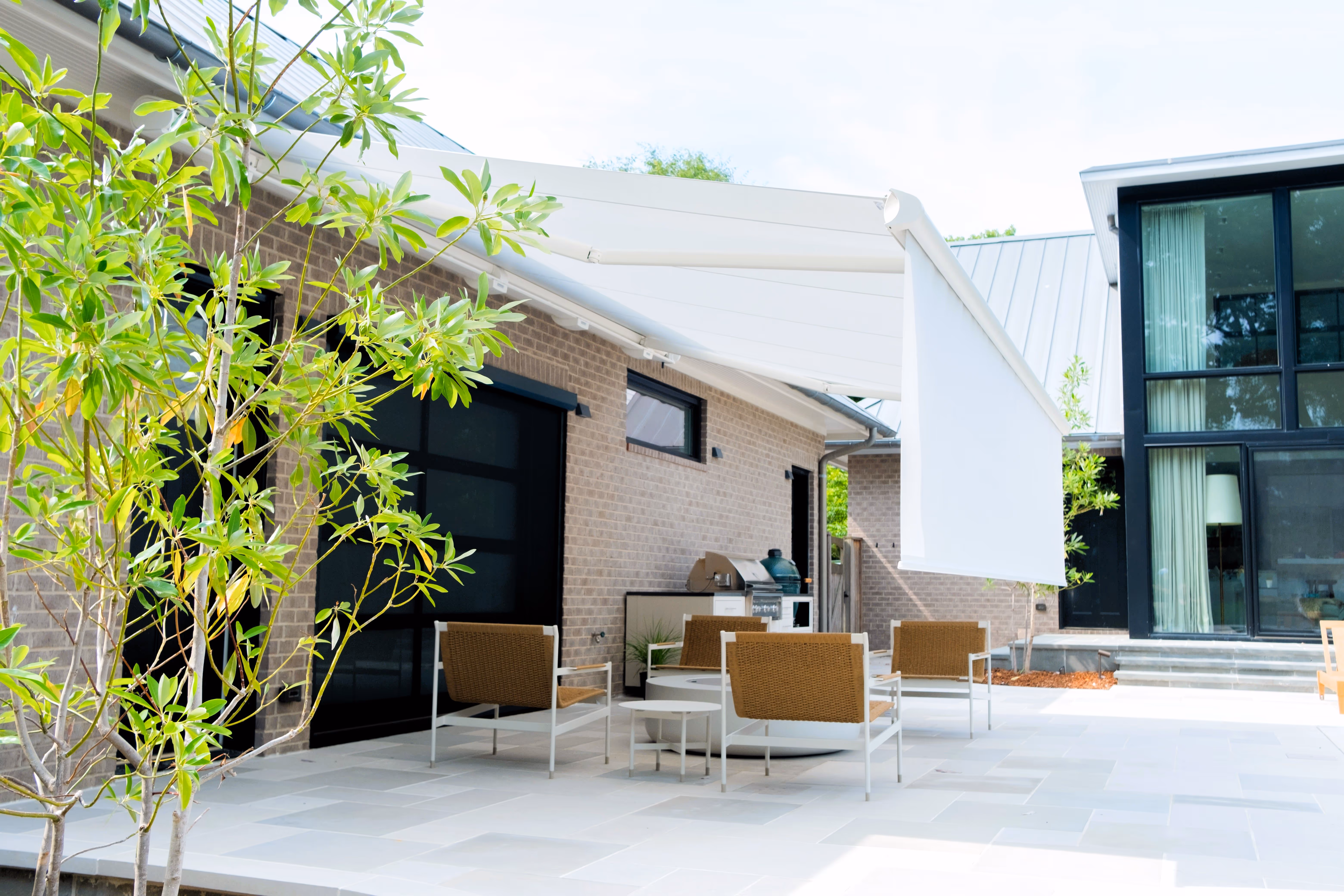 Retractable awning