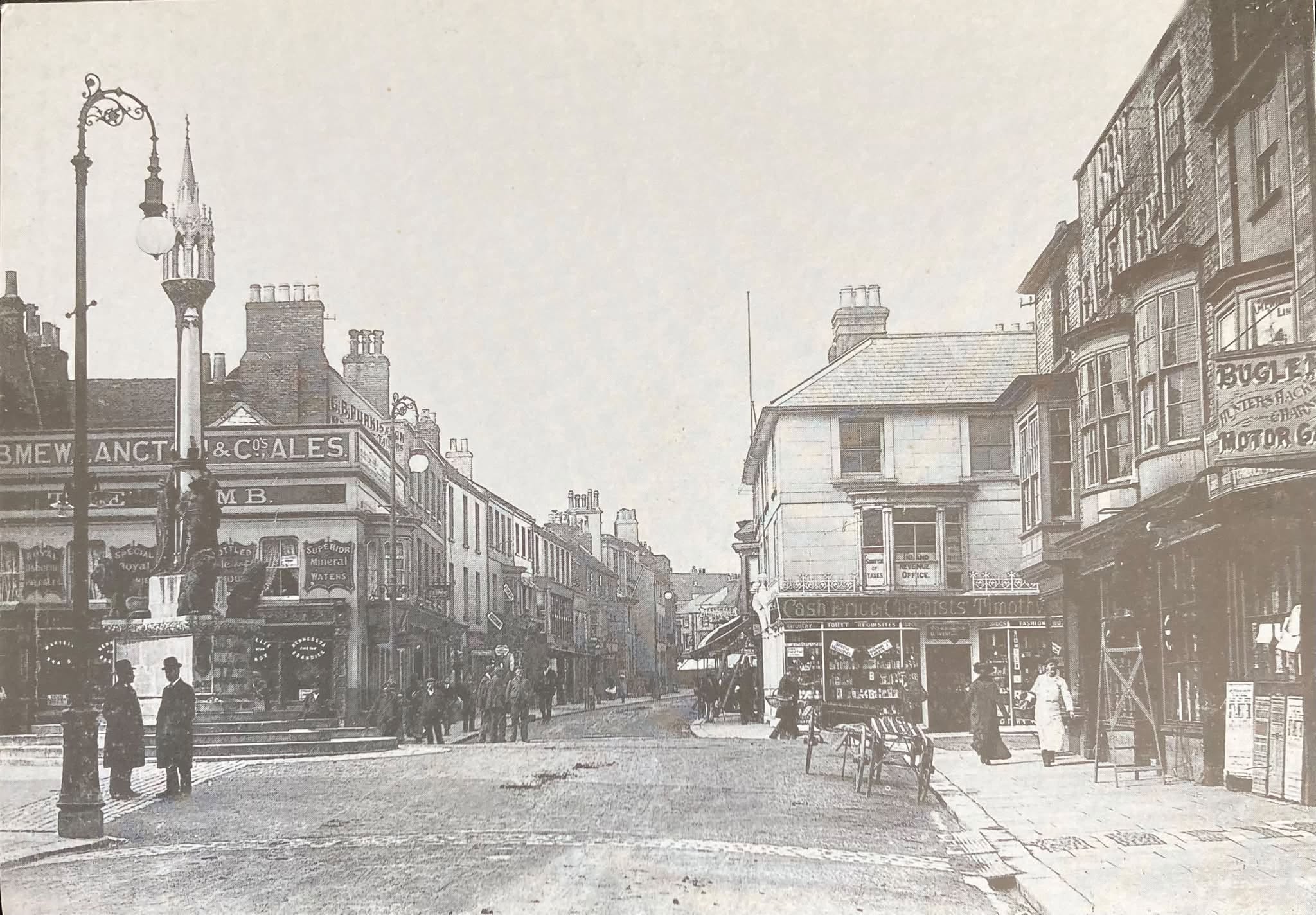 A view of Newport High Street in 1906 with the Lamb Tavern & Timothy Whites.