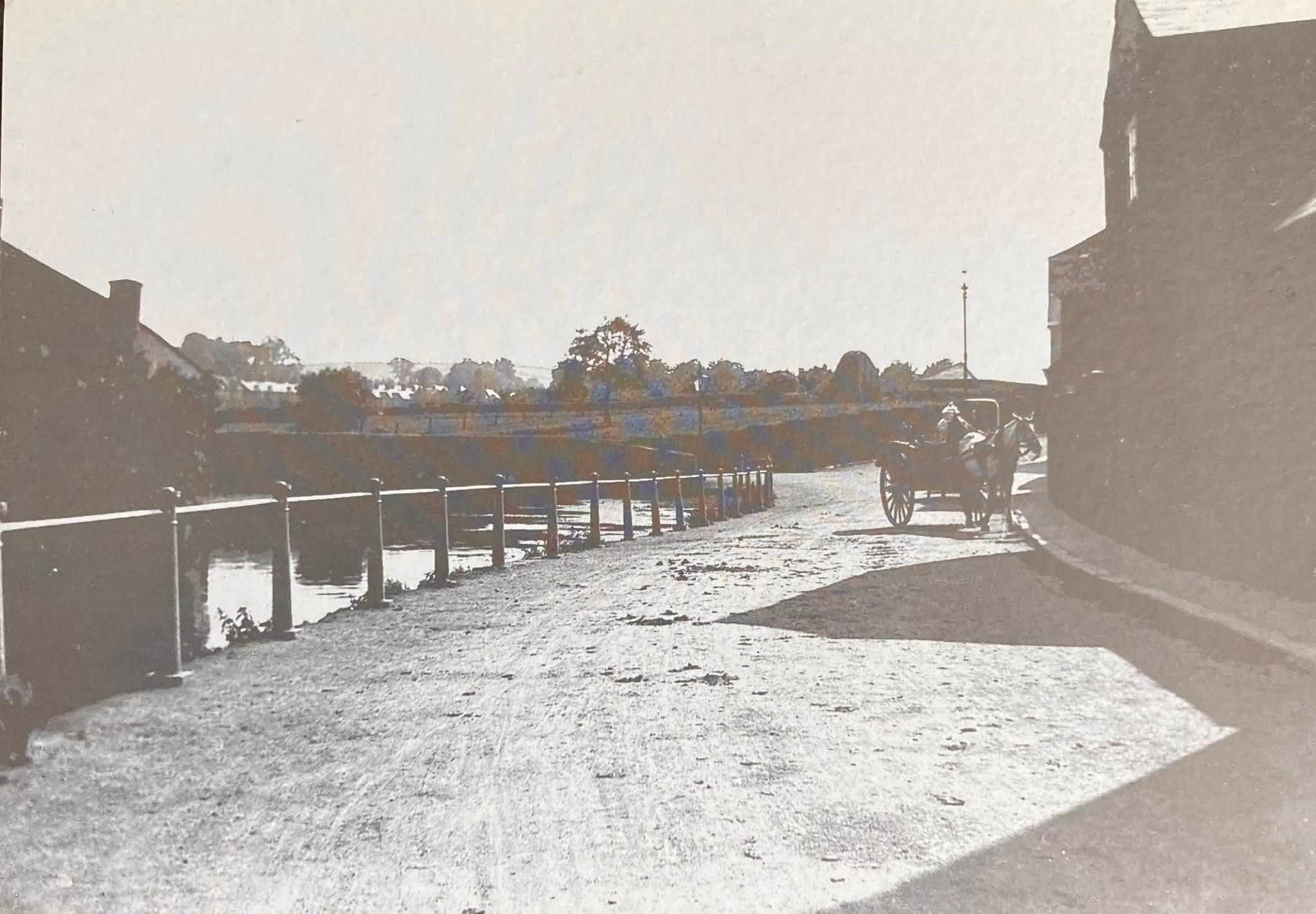 Looking toward Pan Bridge from the bottom of Pyle Street in 1907.