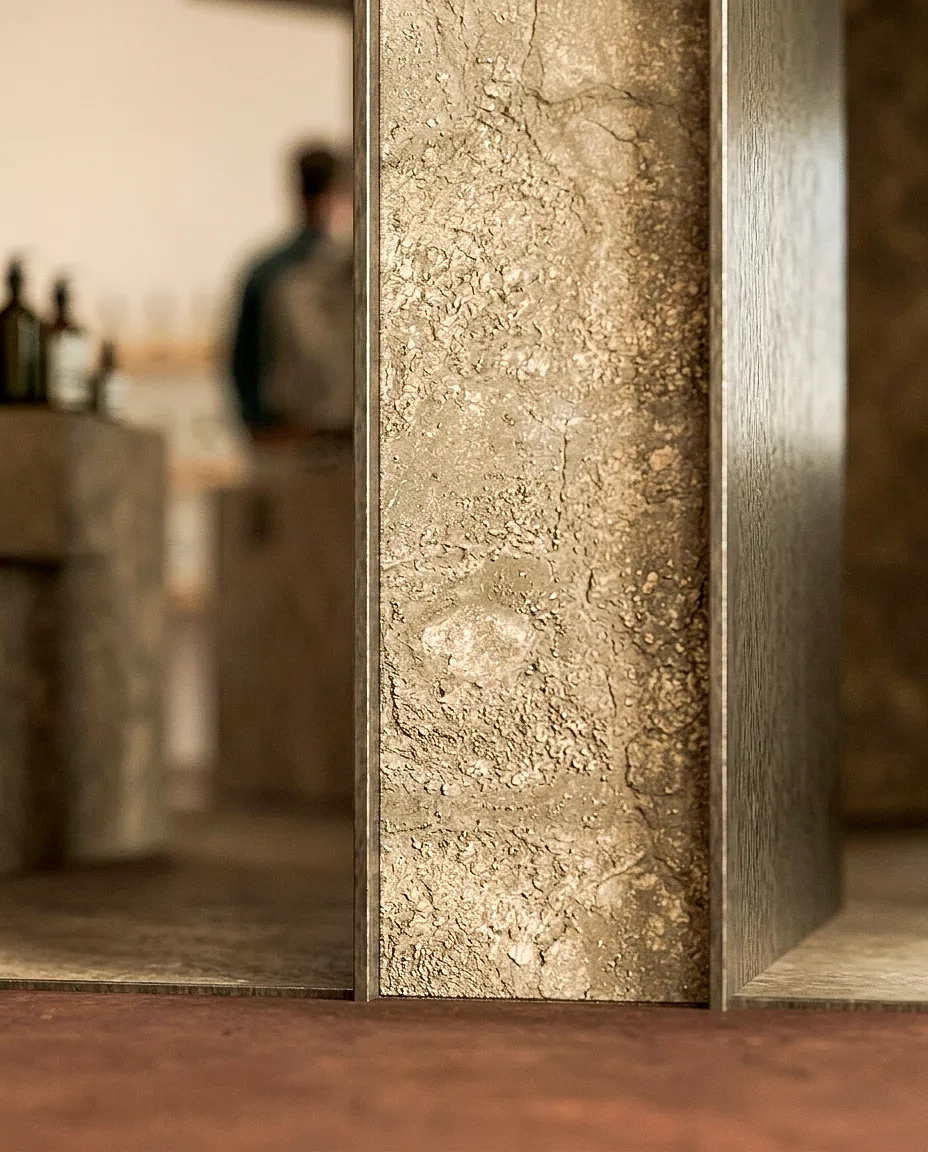 Détail du portique et de sa finition texturée — étude Aesop non réalisée, Nice