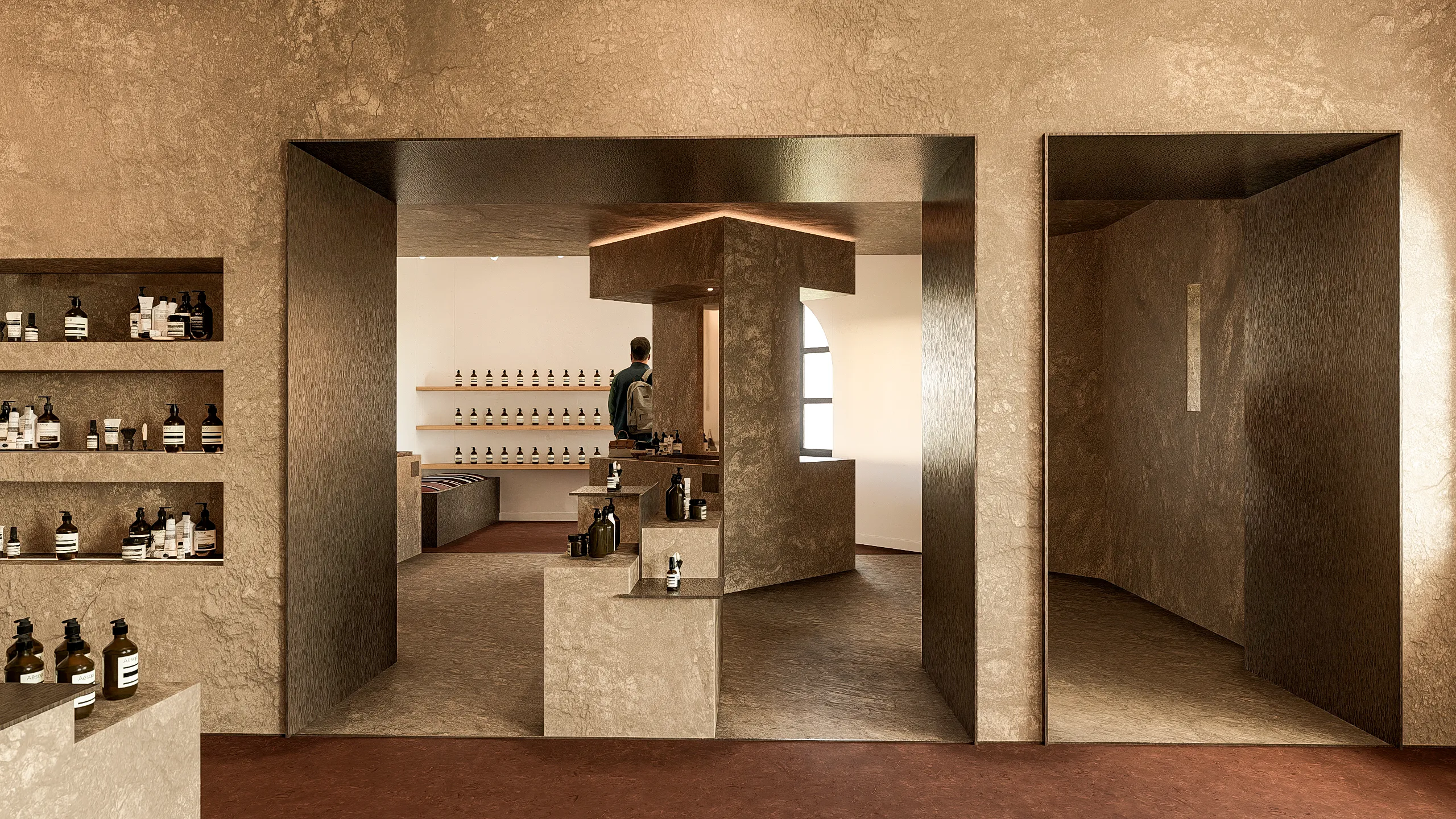 Portique et comptoir sculptural dans l’étude de boutique — étude Aesop non réalisée, Nice