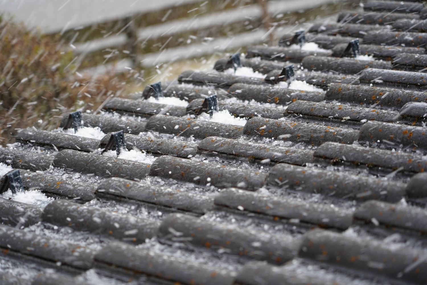 roofing system with reflective coatings