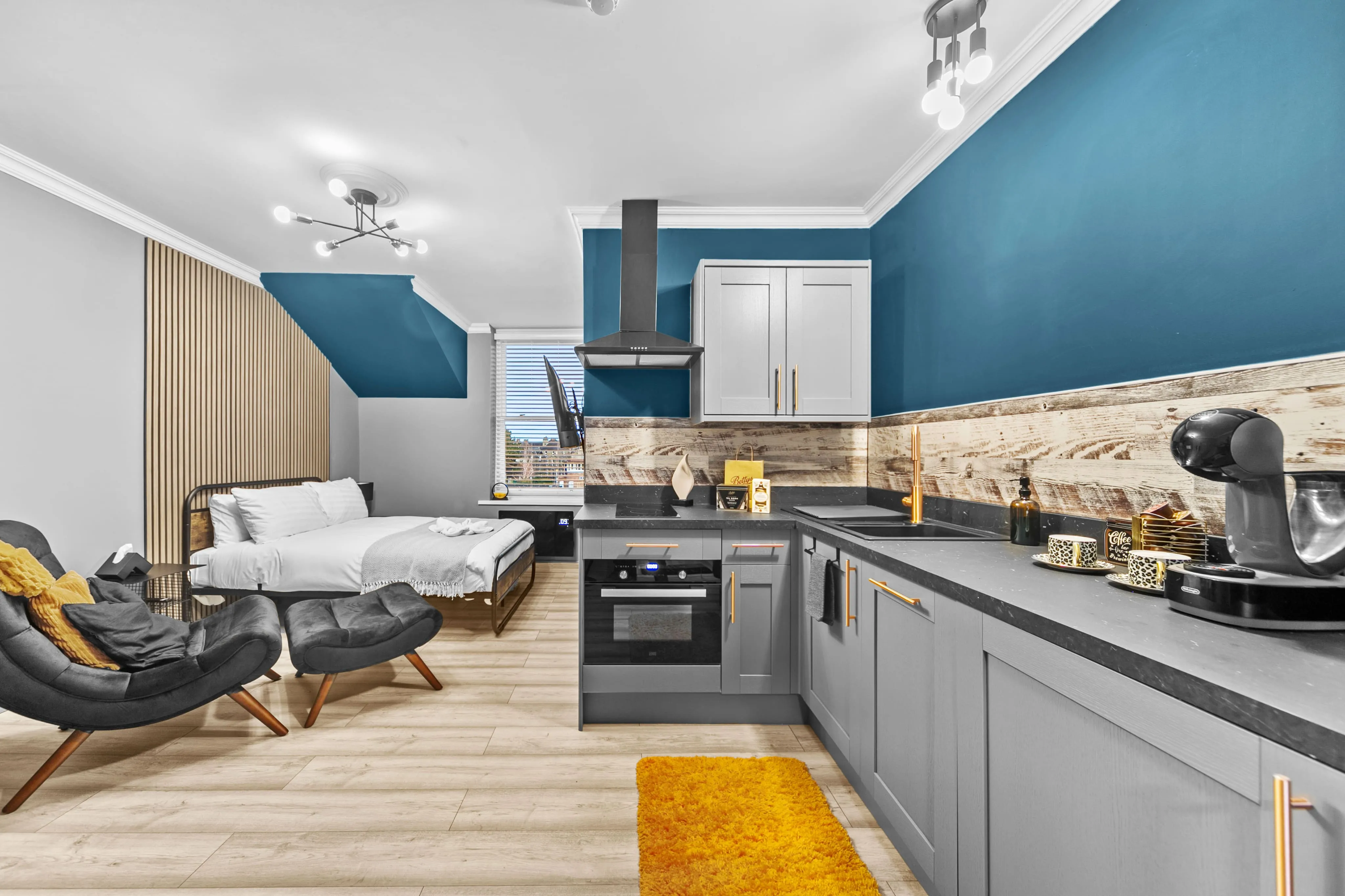Studio apartment with a fitted kitchen and bed in central Harrogate