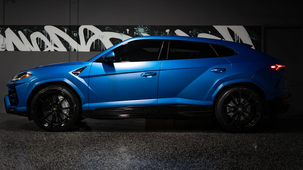 2022 Lamborghini Urus driver cockpit Black / White seats San Diego