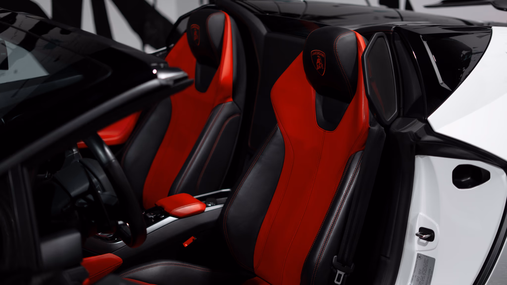 Lamborghini Huracan Spyder Red interior cabin OC