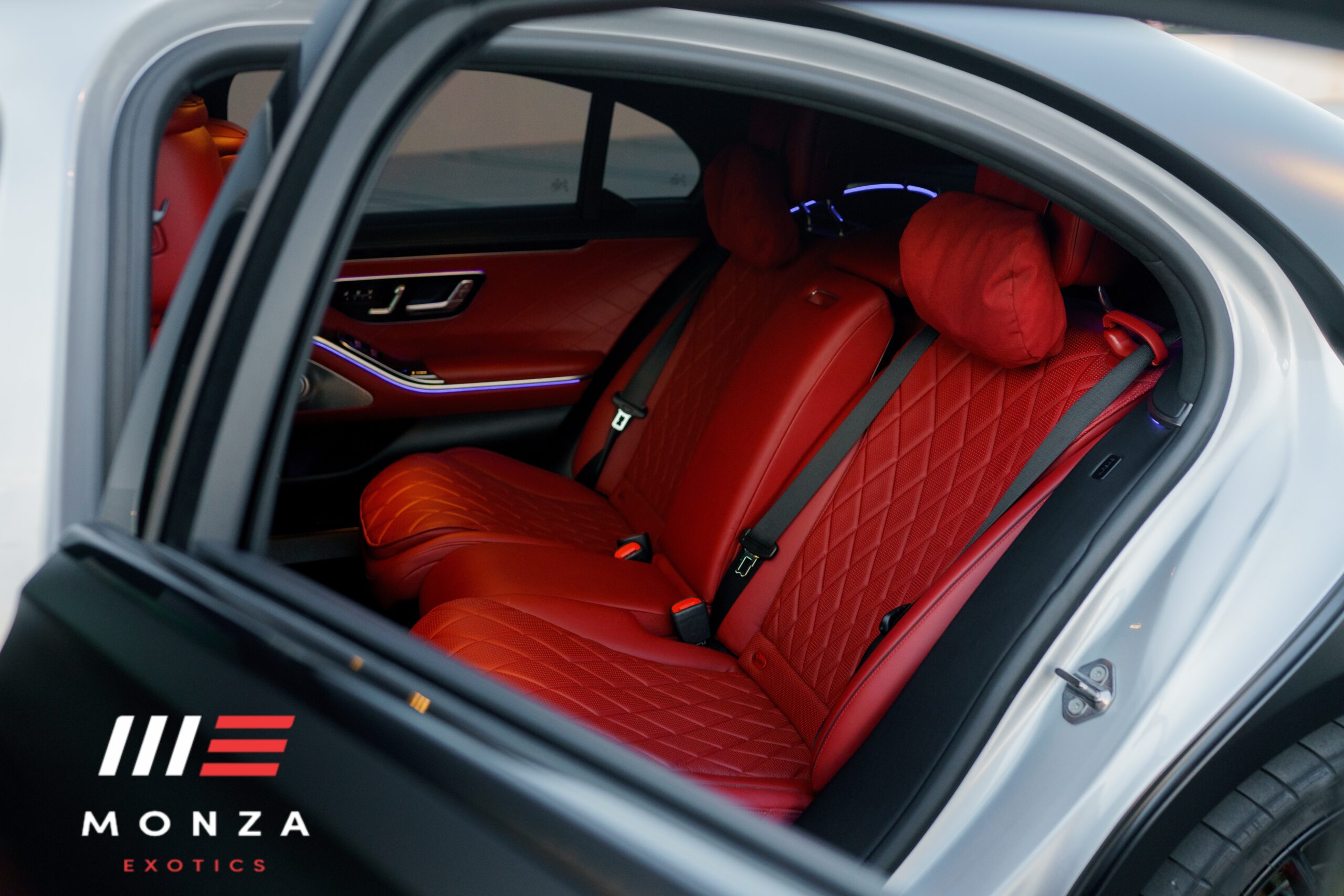 2023 Mercedes-Benz S580 interior Red / Black luxury rental