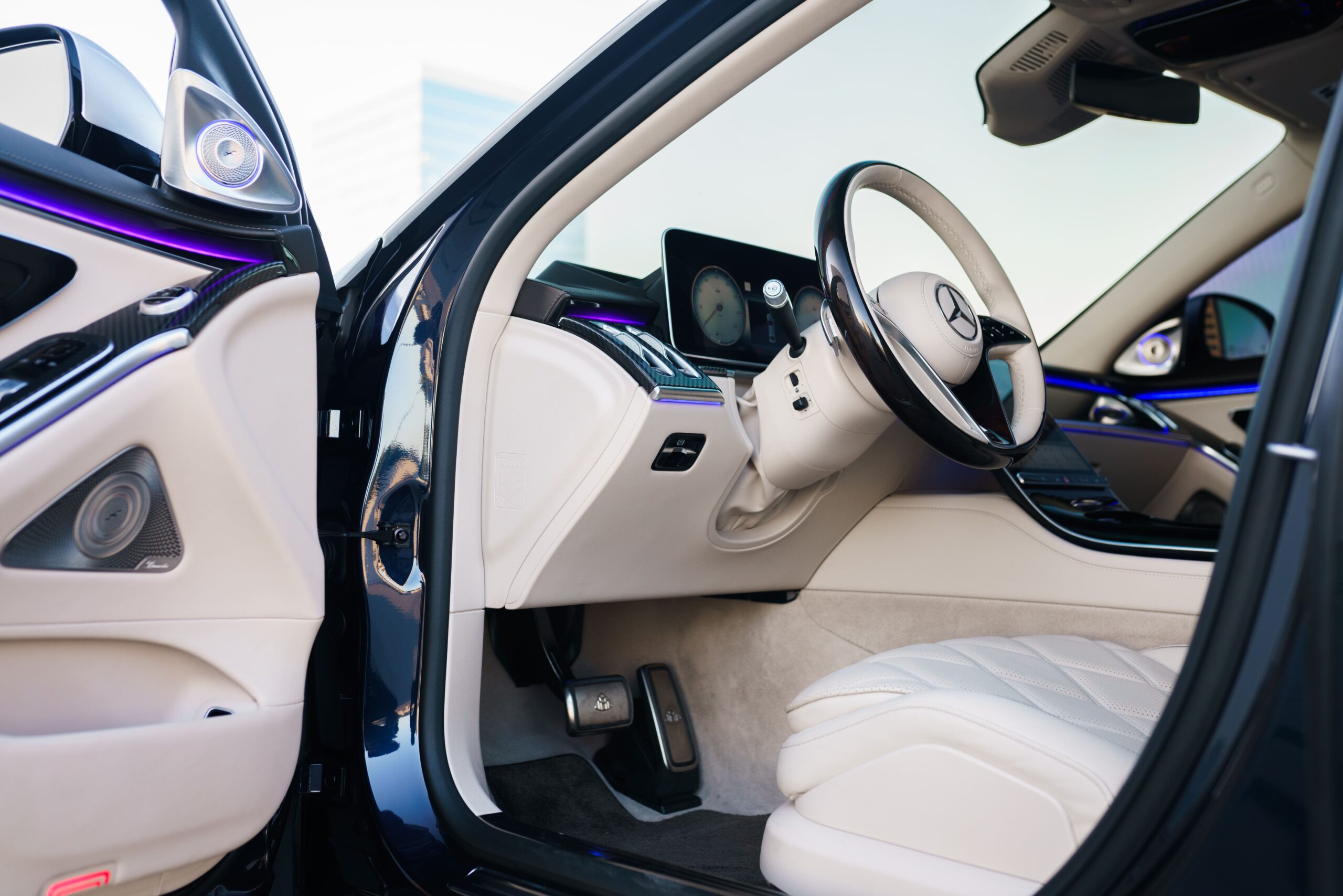 Mercedes-Benz Maybach S580 steering wheel and dash Black/White interior Los Angeles