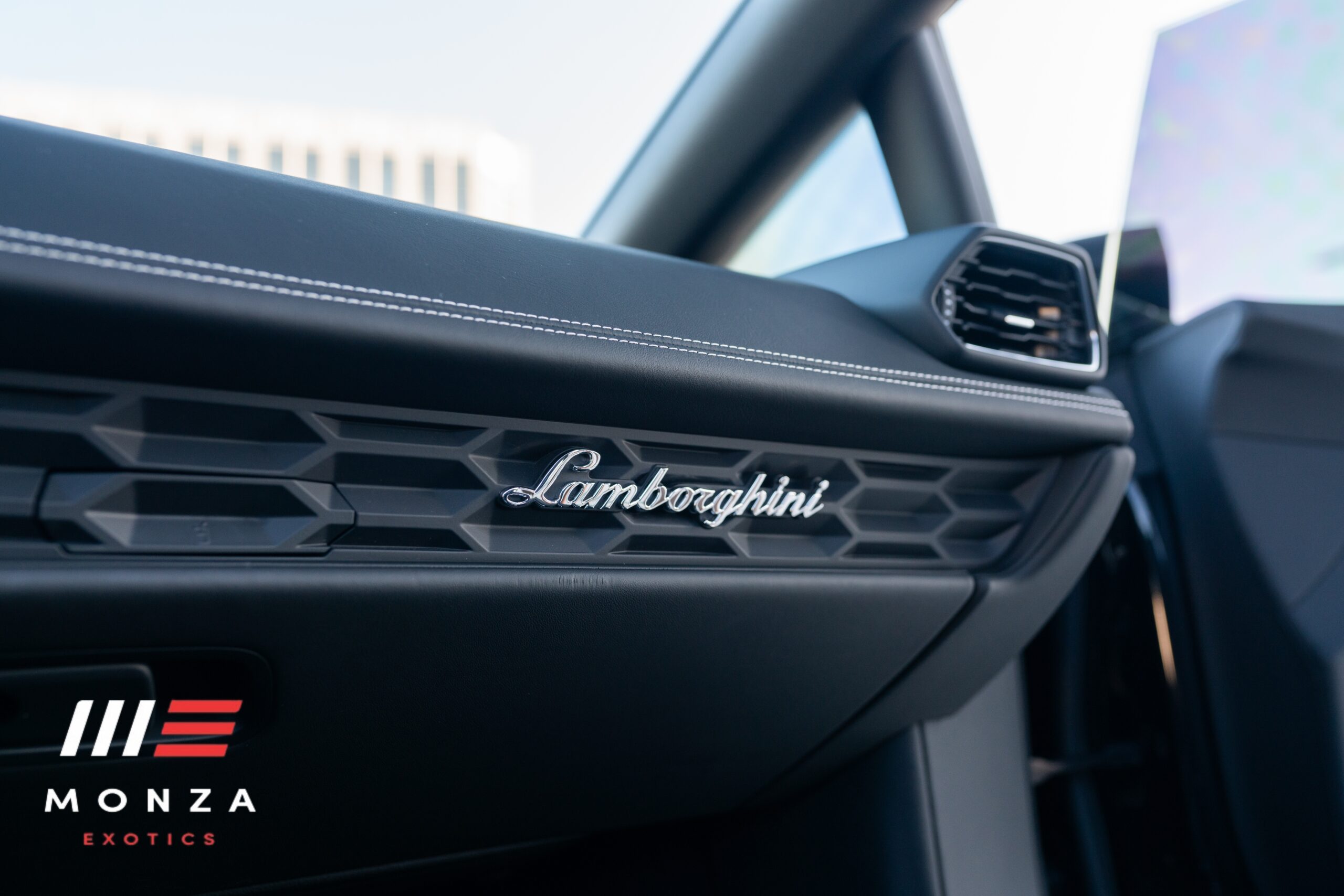 2022 Lamborghini Huracán Evo Spyder interior Black / Red luxury rental