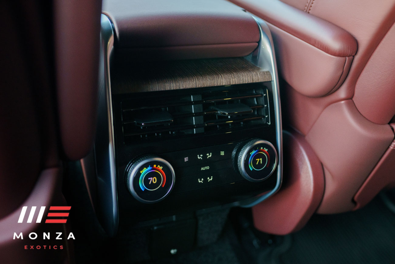 2025 Land Rover Range Rover P400 SE luxury interior Black San Diego