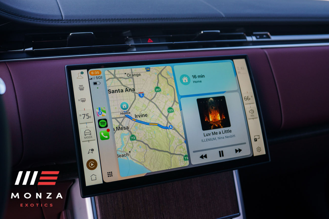 2025 Land Rover Range Rover P400 SE front three-quarter Black SoCal