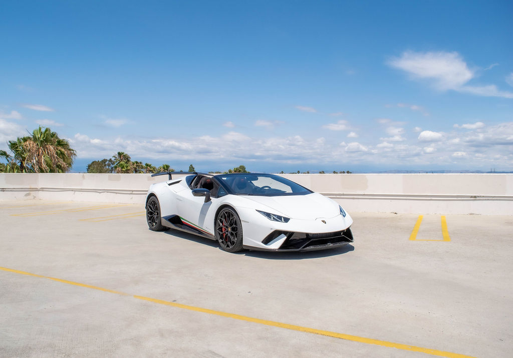 White Lamborghini Huracan, a naturally aspirated V10 supercar to rent in Southern California