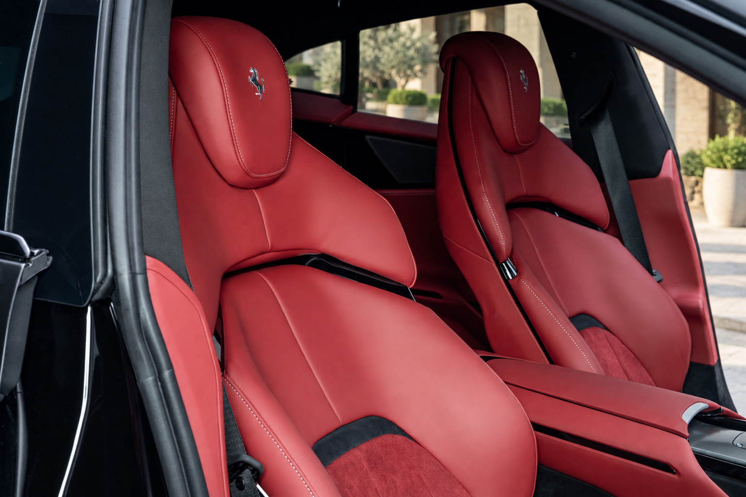 Red rear seats in the Ferrari Purosangue rental, individual buckets for 2 passengers