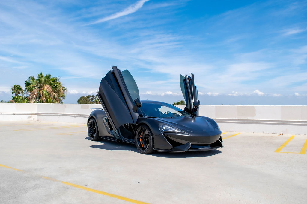 Black McLaren 570S, a 562 hp twin-turbo V8 supercar to rent in Southern California