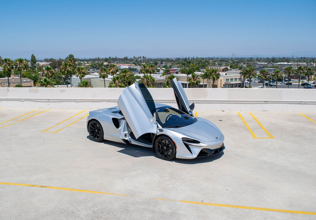 McLaren Artura rental, a 671 hp plug-in hybrid V6 supercar in silver