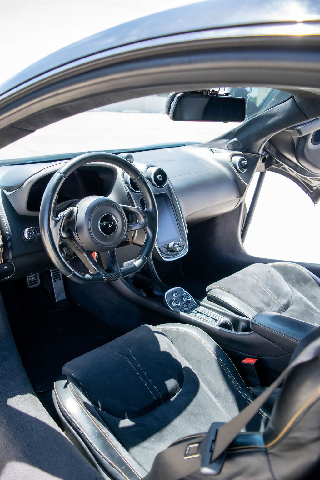 Black McLaren 570S, 2 doors, Black interior