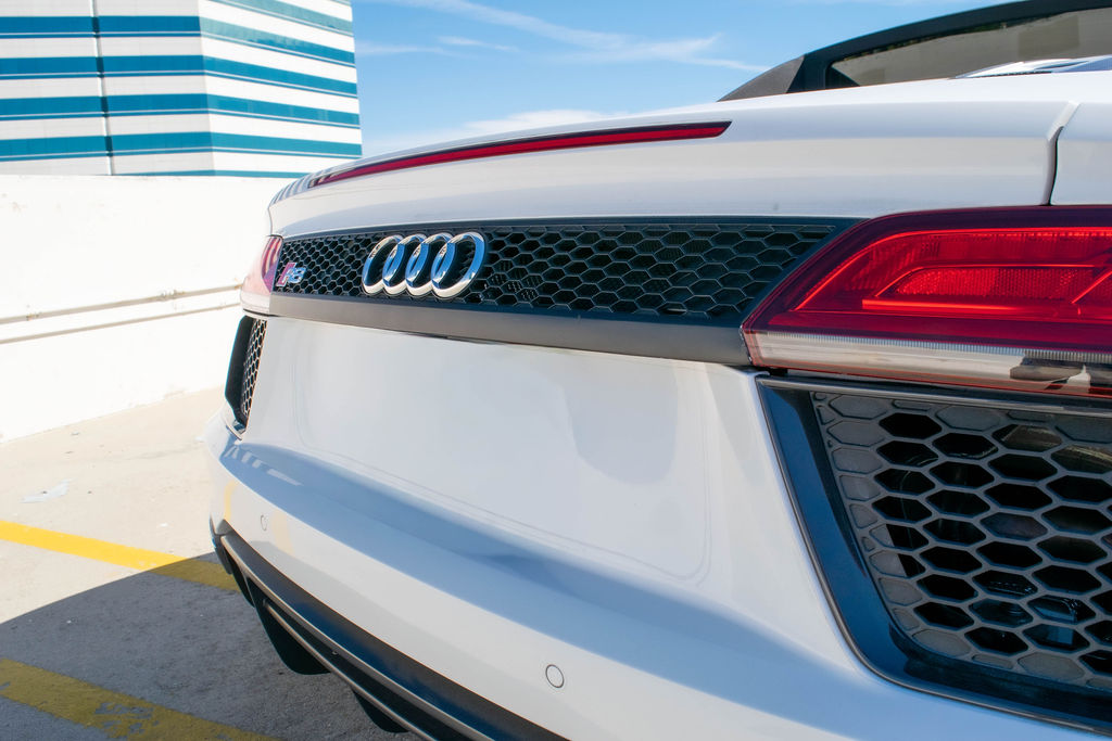 Audi R8 V10 Spyder in White over Black, supercar rental in Orange County