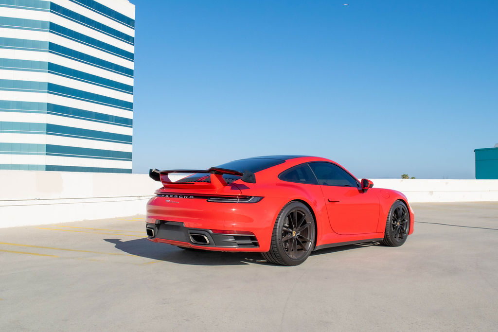 Red Porsche 911 Carrera, Black interior