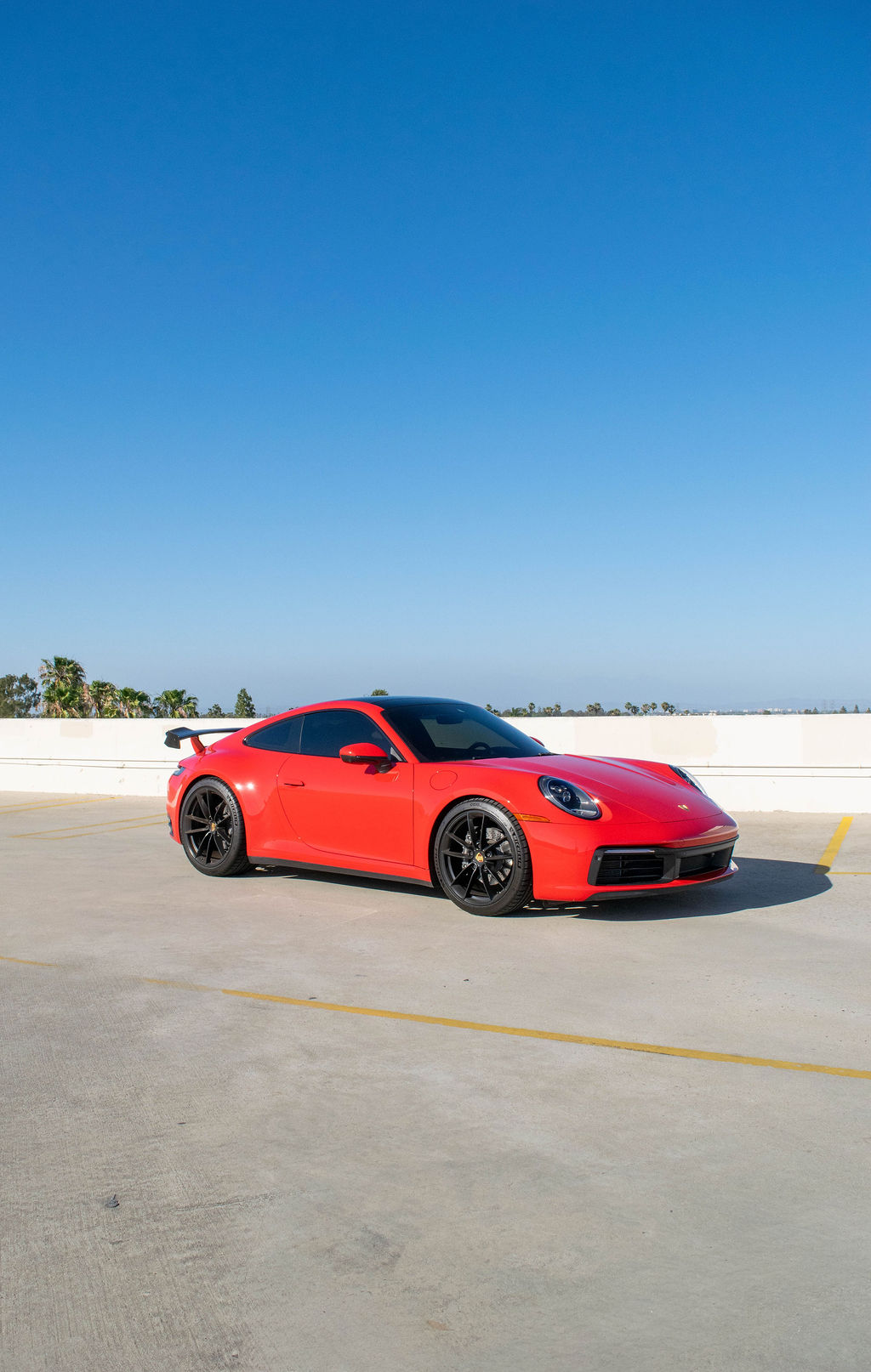 Red Porsche 911 Carrera, 4 seats, RWD