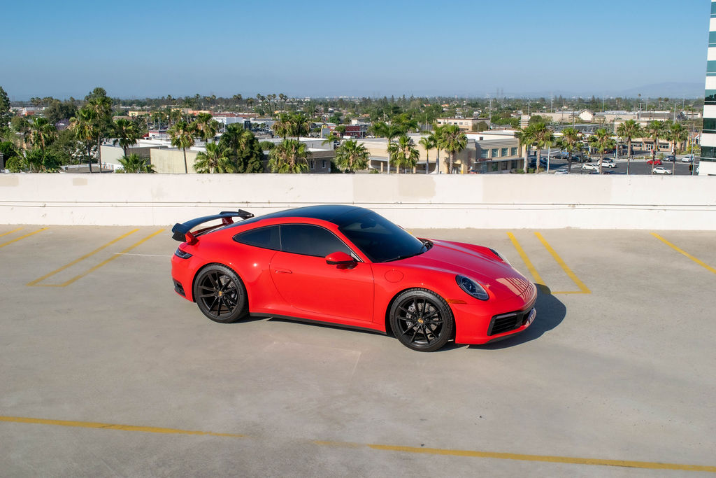 Red Porsche 911 Carrera, 2 doors, Black interior
