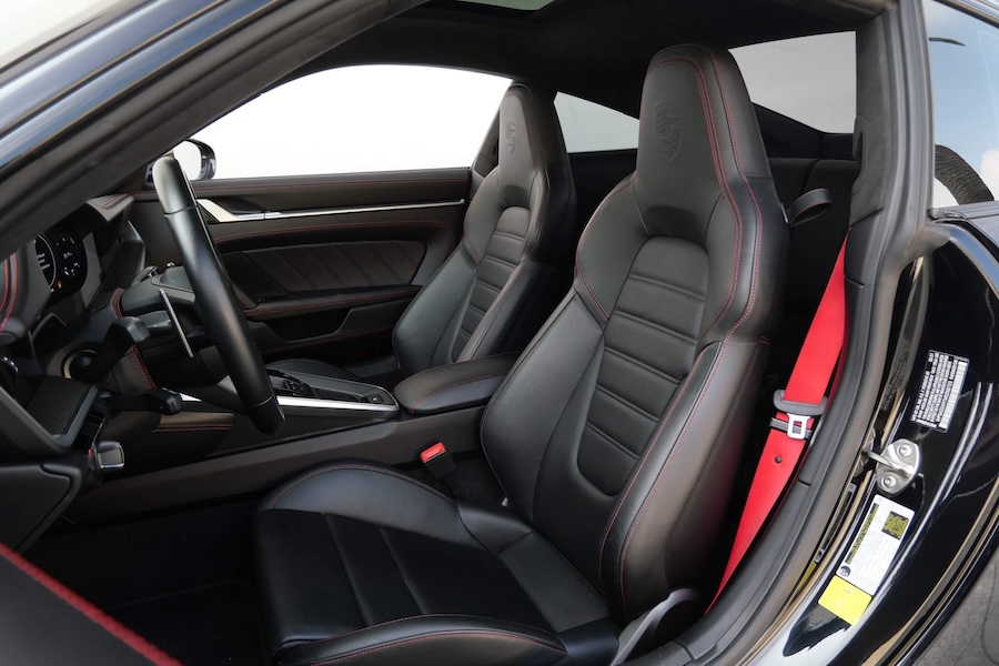 Black Porsche 911 Turbo S interior seats, 2 doors, Black trim