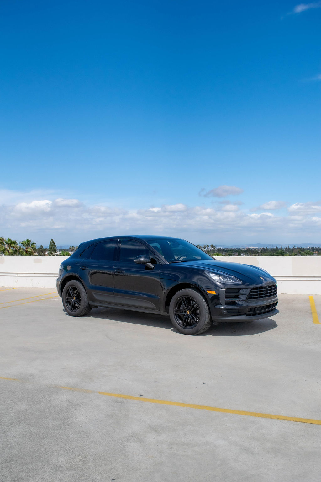 Black Porsche Macan, 5 seats, AWD